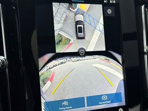 Used 2025 Volvo XC40 B5 Plus w/ Protection Package Premier image 22