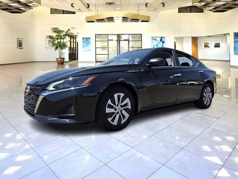 Certified 2025 Nissan Altima 2.5 S image 3