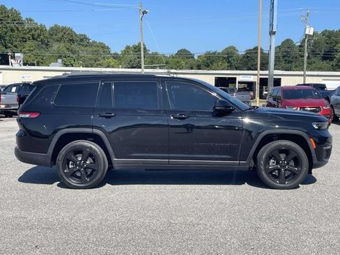 Used 2022 Jeep Grand Cherokee L Limited w/ Black Appearance Package RWD image 2
