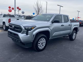 Used 2025 Toyota Tacoma SR video 3