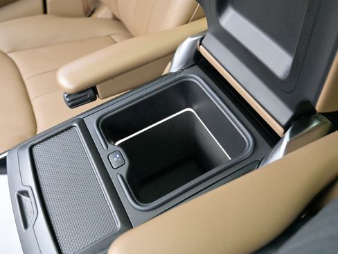 Used 2023 Land Rover Range Rover SE image 34