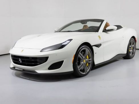 Used 2019 Ferrari Portofino image 18