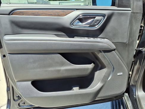 Used 2022 Chevrolet Suburban Premier AWD/4WD image 19