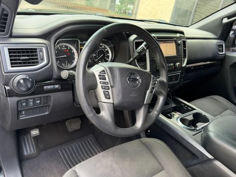 Used 2018 Nissan Titan SV w/ SV Convenience Package AWD/4WD image 23