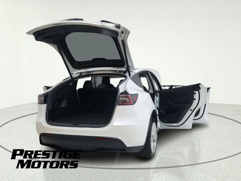 Used 2021 Tesla Model Y Long Range AWD/4WD image 13