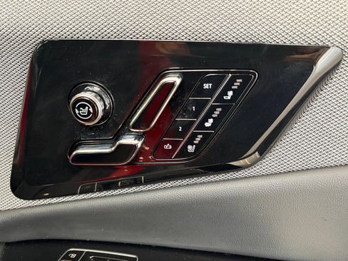Used 2025 Cadillac Optiq Sport 2 AWD/4WD image 33