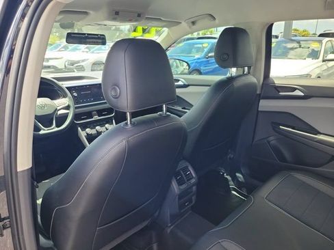 Certified 2022 Volkswagen Taos SE FWD image 13