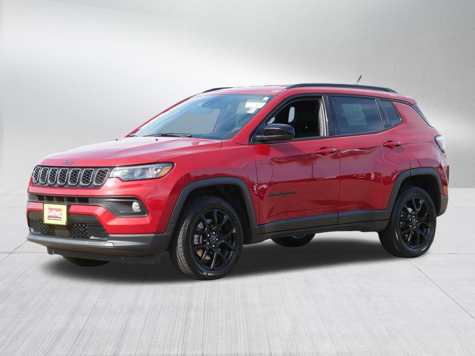 Used 2025 Jeep Compass Latitude w/ Convenience Group AWD/4WD image 3
