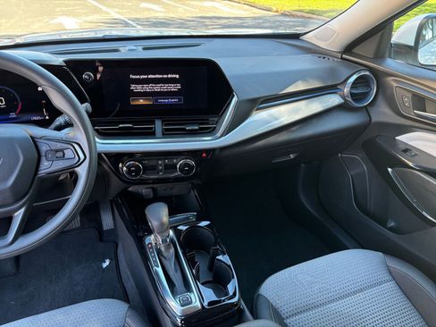 Used 2025 Chevrolet Trax LT image 29