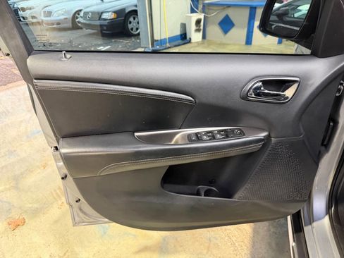 Used 2015 Dodge Journey Crossroad w/ Flexible Seating Group image 19