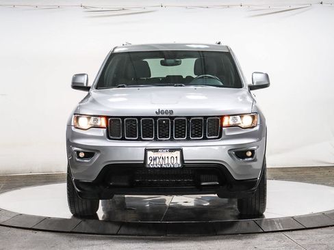 Used 2017 Jeep Grand Cherokee Laredo w/ Quick Order Package 23E AWD/4WD image 6