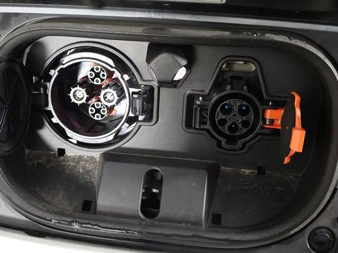Used 2025 Nissan Leaf S FWD image 14