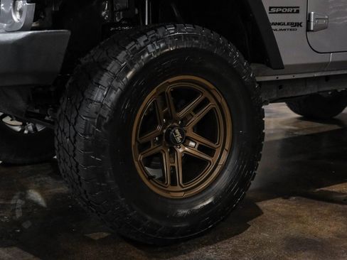 Used 2018 Jeep Wrangler Unlimited Sport S AWD/4WD image 50
