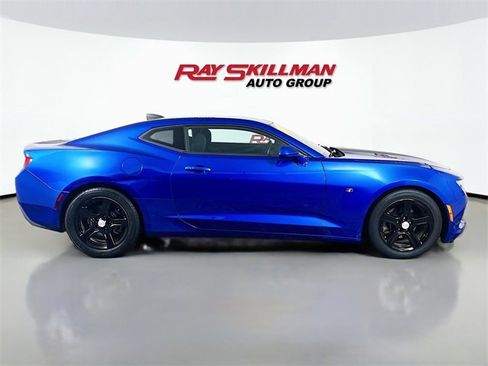 Used 2018 Chevrolet Camaro LT image 8