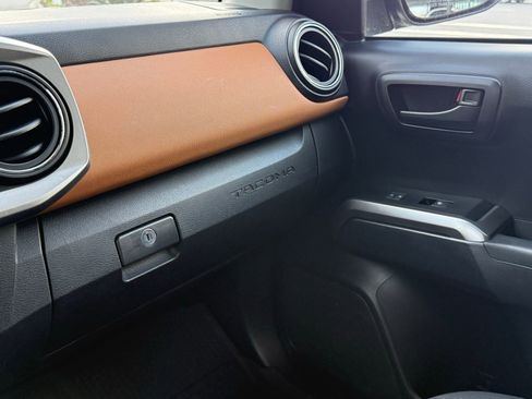 Used 2020 Toyota Tacoma SR5 image 45