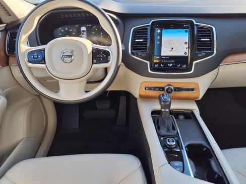 Used 2022 Volvo XC90 T6 Momentum w/ Advanced Package image 11