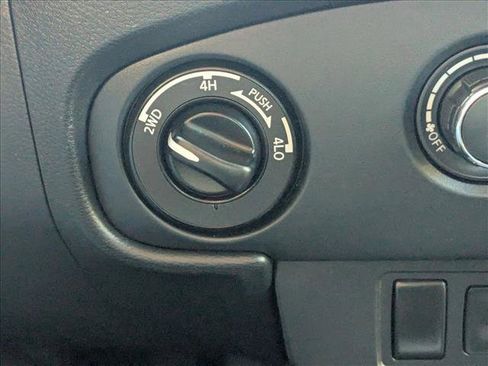 Used 2022 Nissan Frontier SV image 15