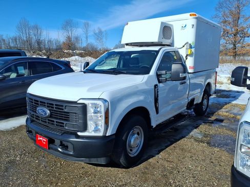 Used 2024 Ford F250 XL image 2
