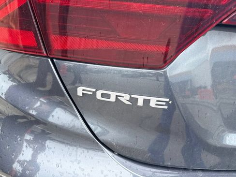 Used 2024 Kia Forte LXS w/ LXS Technology Package FWD image 5