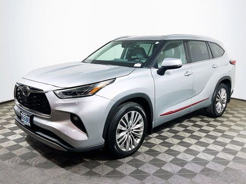 Used 2022 Toyota Highlander Platinum AWD/4WD image 4