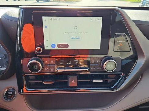 Used 2023 Toyota Highlander LE image 24