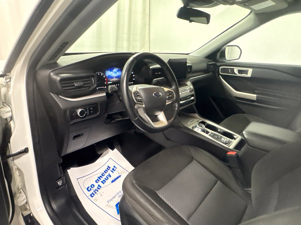 Used 2023 Ford Explorer XLT AWD/4WD image 24