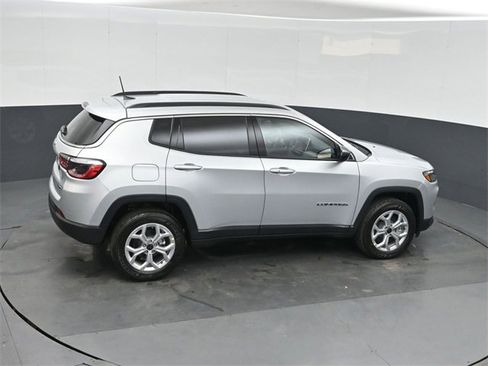 New 2026 Jeep Compass Latitude image 29