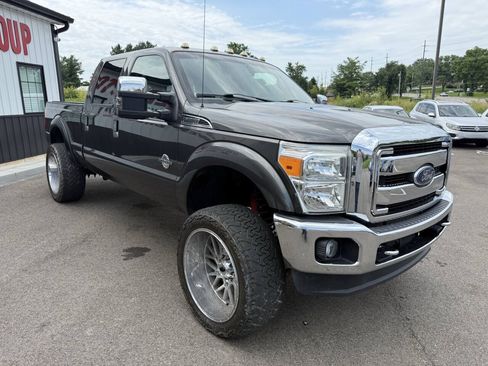 Used 2016 Ford F250 XLT w/ XLT Premium Package AWD/4WD image 5