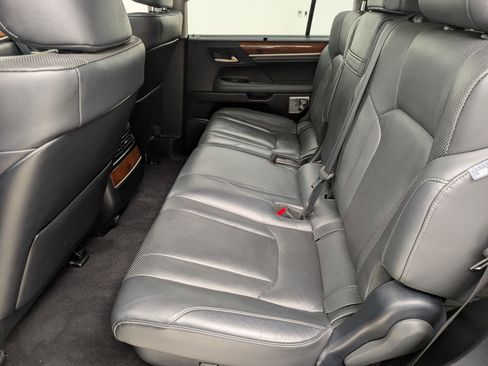 Used 2020 Lexus LX 570 4WD w/ Luxury Package image 15