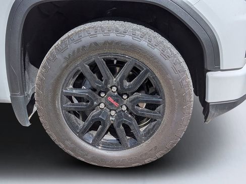 Used 2024 GMC Sierra 1500 Elevation w/ X31 Off-Road Package AWD/4WD image 9