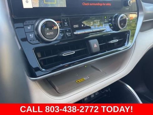 Used 2023 Toyota Highlander Platinum FWD image 28