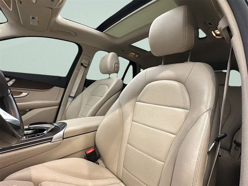 Used 2019 Mercedes-Benz GLC 300 4MATIC image 10
