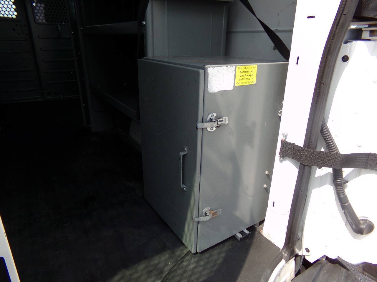 Used 2015 Chevrolet Express 2500 RWD image 11