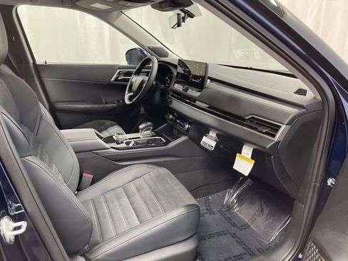 New 2025 Mitsubishi Outlander SE image 28