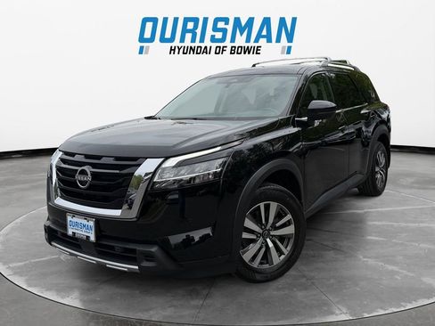 Used 2023 Nissan Pathfinder SL AWD/4WD image 2
