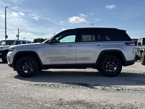 New 2025 Jeep Grand Cherokee Limited image 8