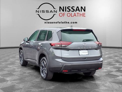 Used 2025 Nissan Rogue SV FWD image 3