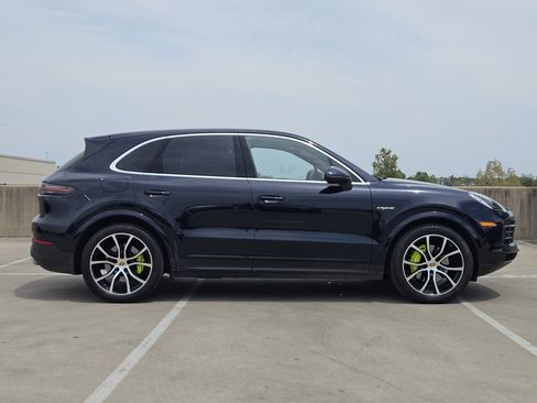 Certified 2022 Porsche Cayenne E-Hybrid AWD/4WD image 9
