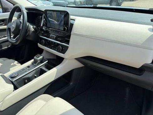 Used 2023 Nissan Pathfinder SL AWD/4WD image 12