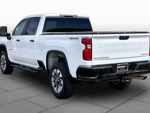 Used 2022 Chevrolet Silverado 2500 Custom w/ Custom Value Package AWD/4WD image 12