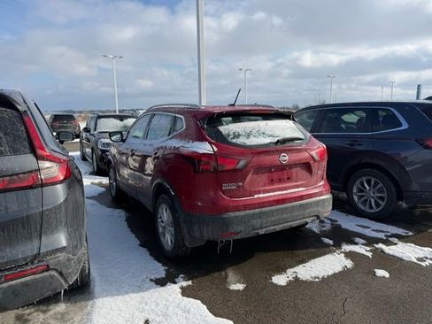 Used 2018 Nissan Rogue Sport SV image 3