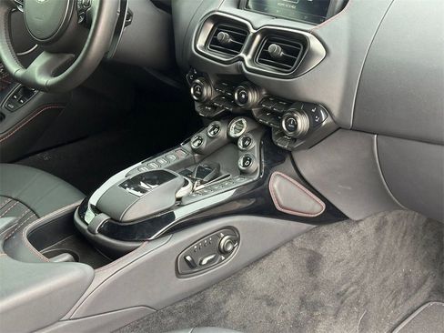 Used 2022 Aston Martin V8 Vantage Roadster image 16