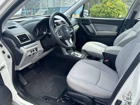 Used 2017 Subaru Forester 2.5i AWD/4WD image 11