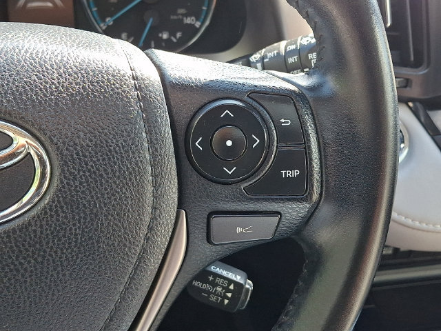 Used 2018 Toyota RAV4 XLE AWD/4WD image 22