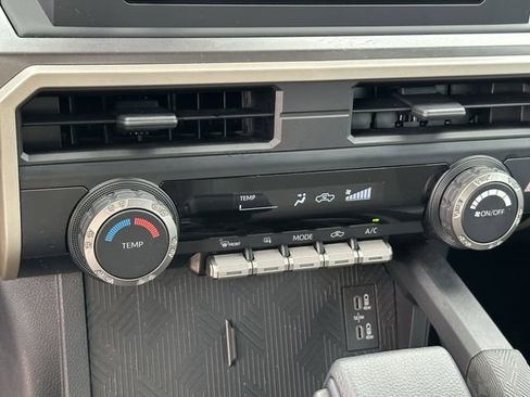 Certified 2025 Toyota Tacoma SR5 AWD/4WD image 19