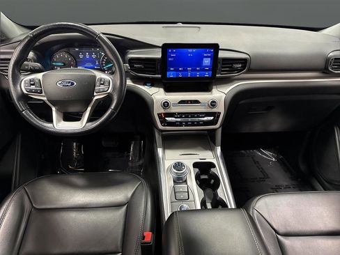 Used 2023 Ford Explorer XLT image 5