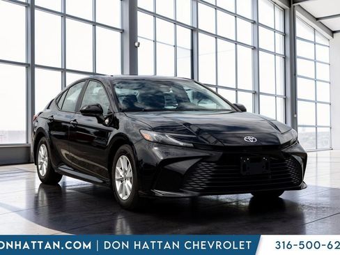 Used 2025 Toyota Camry LE FWD image 21