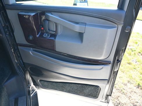 Used 2018 GMC Savana 2500 LS image 44