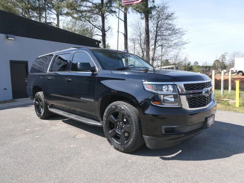 Used 2019 Chevrolet Suburban LT w/ LT Midnight Edition image 3
