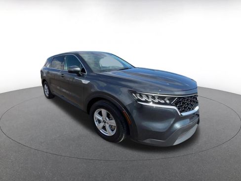 Used 2023 Kia Sorento LX FWD image 3